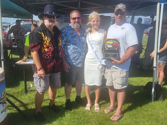 Mike and Carry Saskowski - car show winner